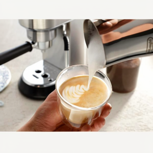 طراحی فوق‌باریک با عرض در اسپرسوساز دلونگی مدل Delonghi EC885